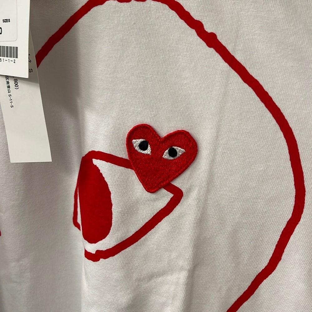 COMMES des GARÇONS PLAY small size white color T-shirt with Rey heart brand new